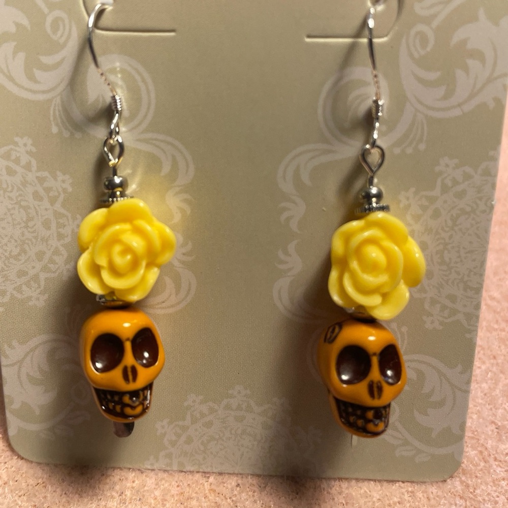 🎃Yellow Rose and Skull Earrings